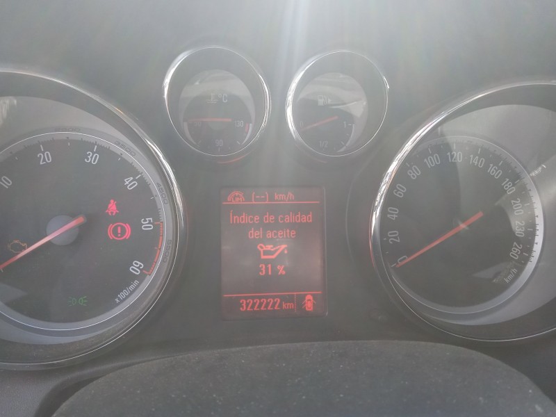 opel astra j sedán del año 2013