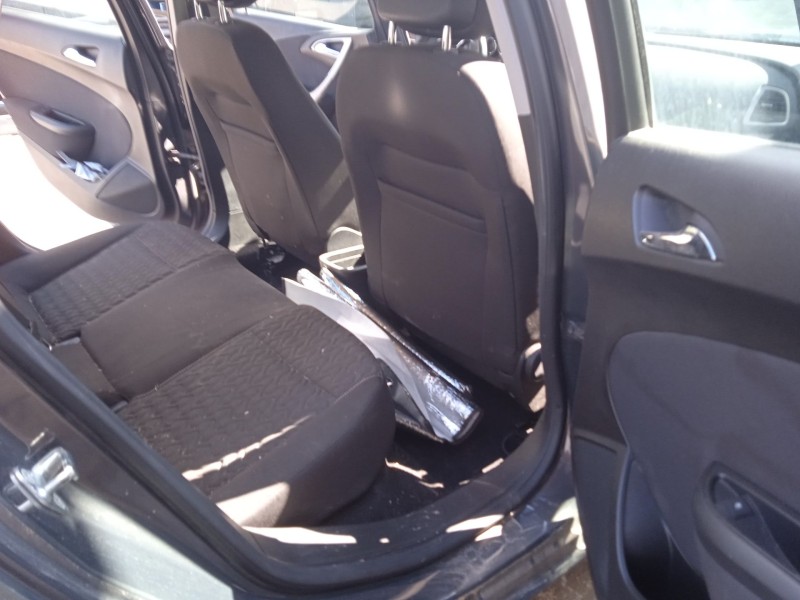 opel astra j sedán del año 2013