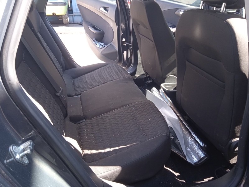 opel astra j sedán del año 2013