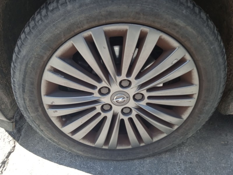 opel astra j sedán del año 2013