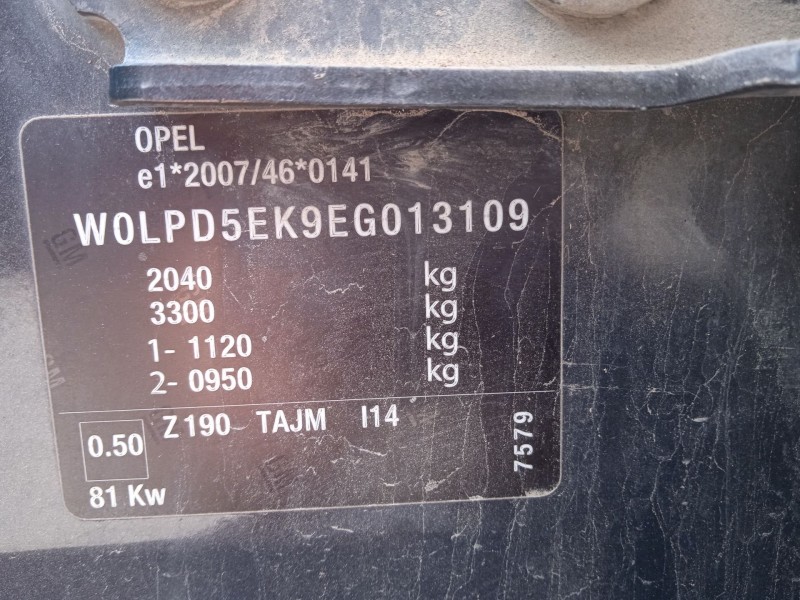 opel astra j sedán del año 2013