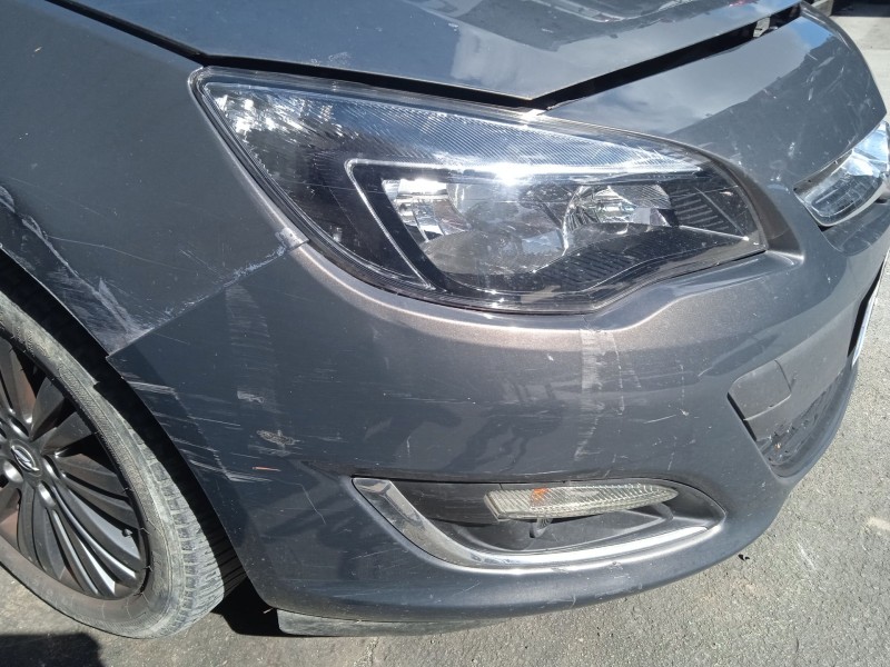 opel astra j sedán del año 2013