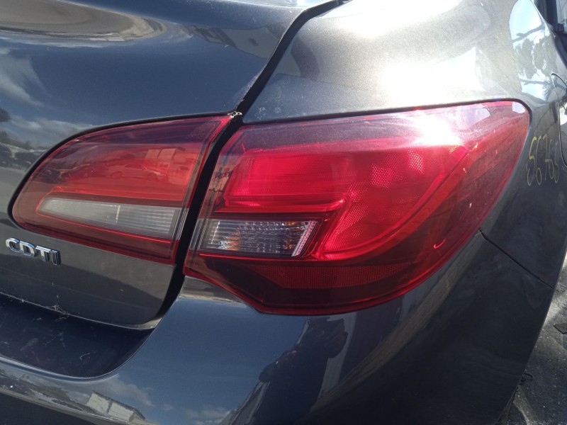 opel astra j sedán del año 2013