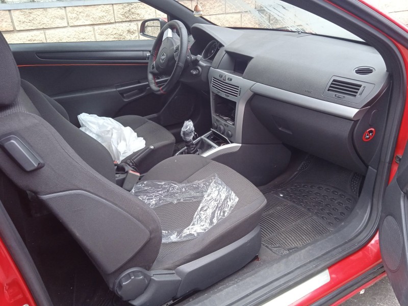 opel astra h gtc (a04) del año 2008