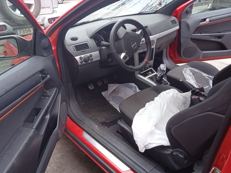 opel astra h gtc (a04) del año 2008