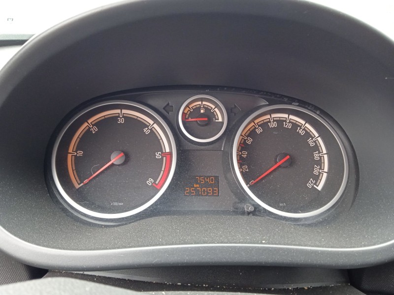 opel corsa d (s07) del año 2009