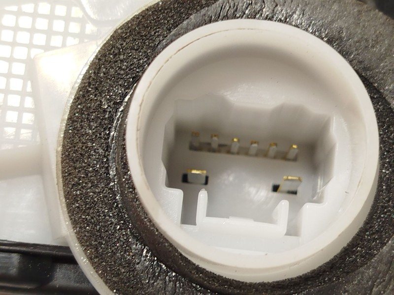 Recambio de cerradura puerta delantera izquierda para toyota yaris cross (mxp_) 1.5 (mxpb10) referencia OEM IAM 69040K0040  