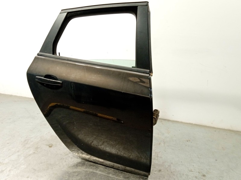 Recambio de puerta trasera derecha para opel astra j sedán 1.7 cdti (69) referencia OEM IAM 13285611  