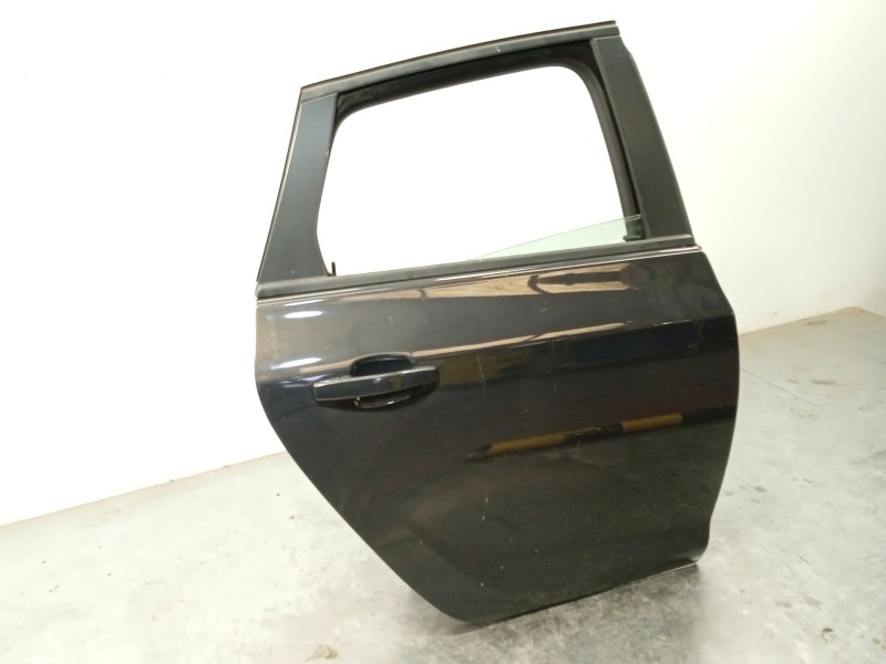 Recambio de puerta trasera derecha para opel astra j sedán 1.7 cdti (69) referencia OEM IAM 13285611  