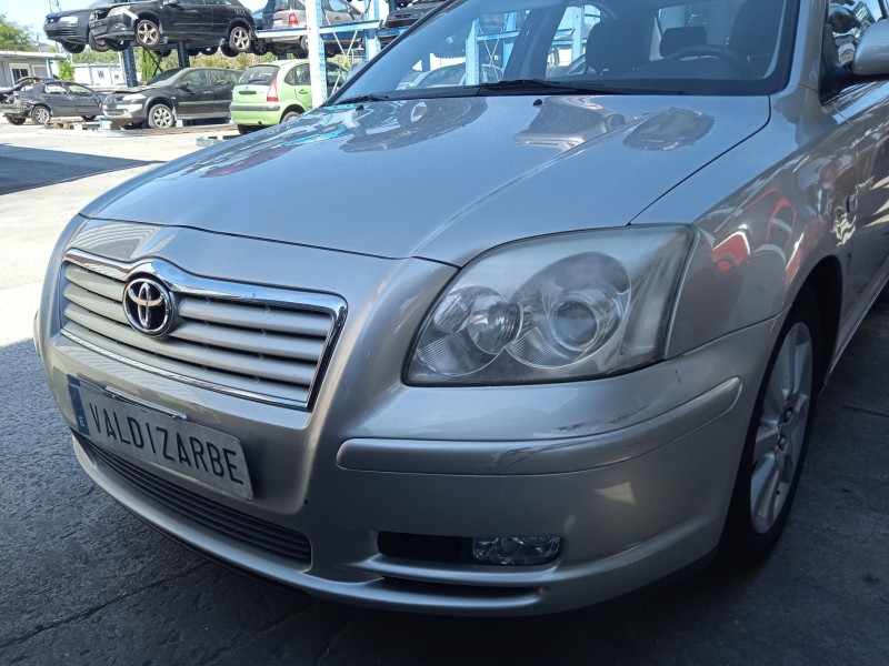 toyota avensis sedán (_t25_) del año 2003