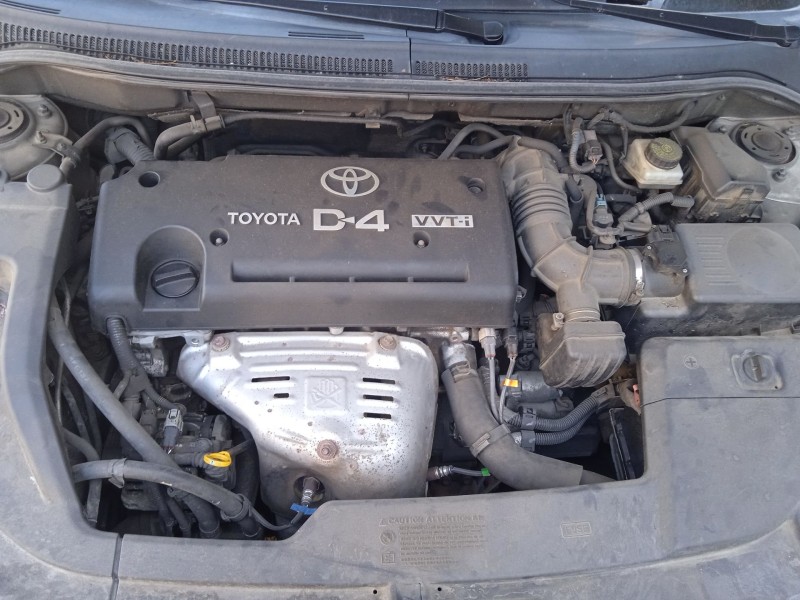 toyota avensis sedán (_t25_) del año 2003