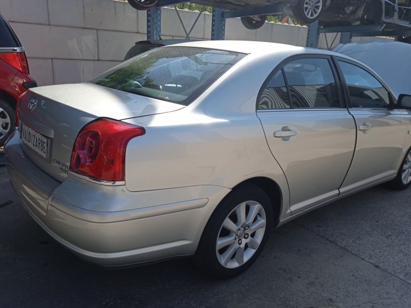 toyota avensis sedán (_t25_) del año 2003