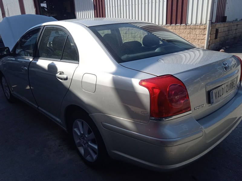 toyota avensis sedán (_t25_) del año 2003