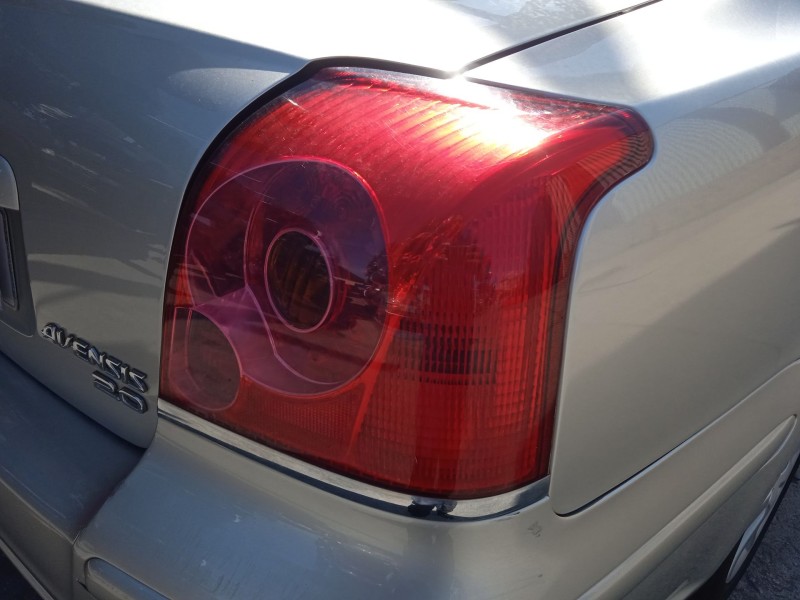 toyota avensis sedán (_t25_) del año 2003