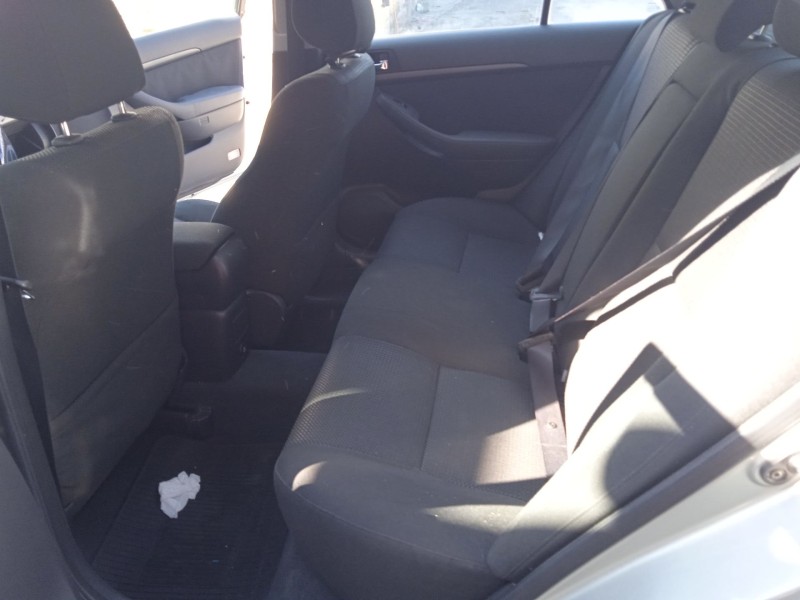 toyota avensis sedán (_t25_) del año 2003