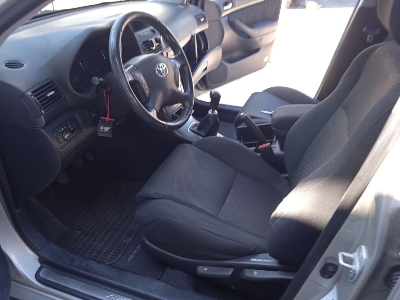 toyota avensis sedán (_t25_) del año 2003