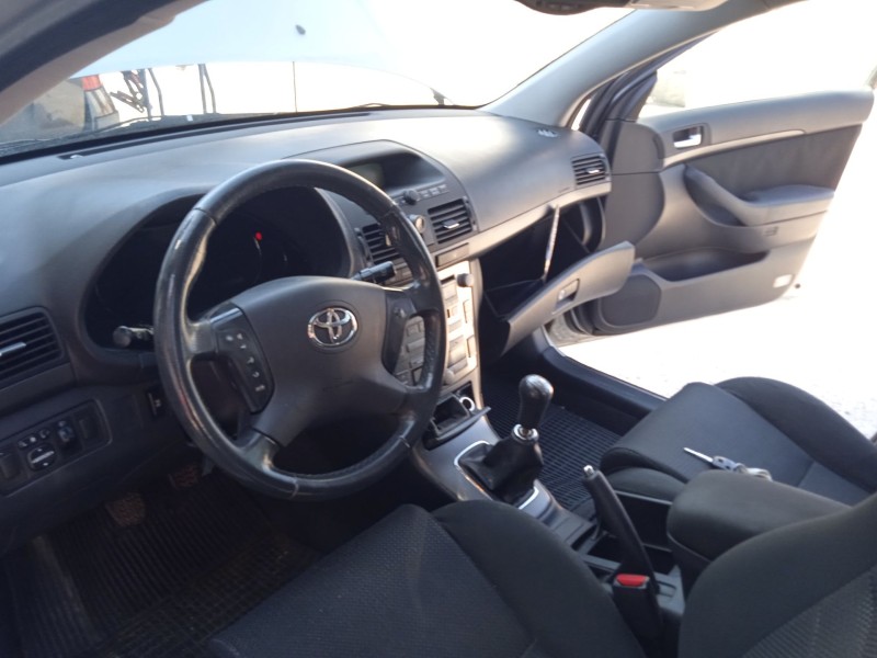 toyota avensis sedán (_t25_) del año 2003