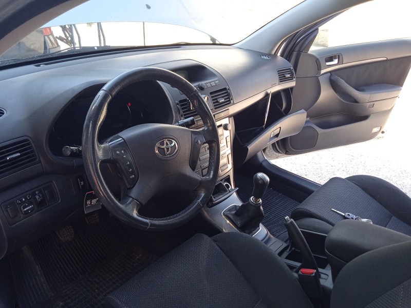 toyota avensis sedán (_t25_) del año 2003