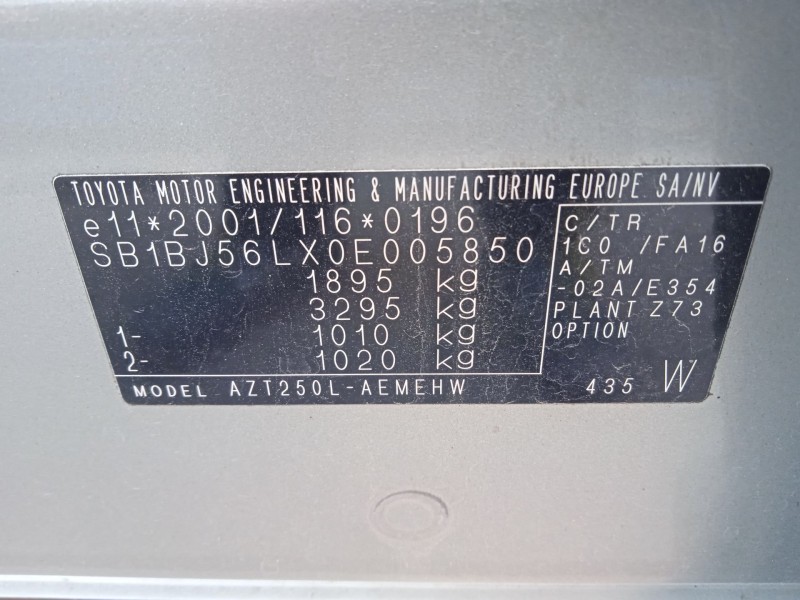 toyota avensis sedán (_t25_) del año 2003