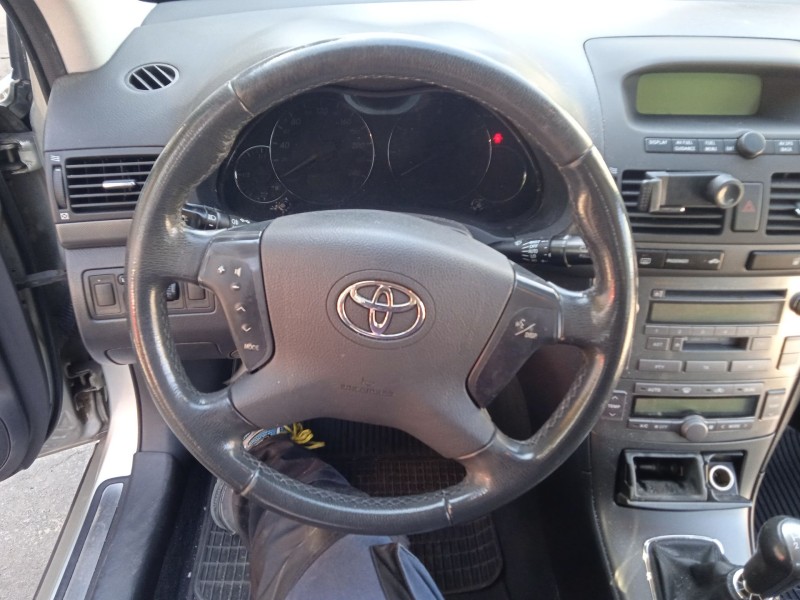 toyota avensis sedán (_t25_) del año 2003