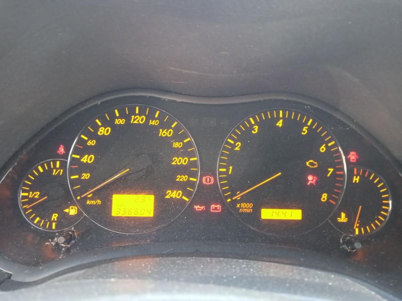 toyota avensis sedán (_t25_) del año 2003