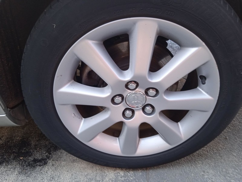 toyota avensis sedán (_t25_) del año 2003