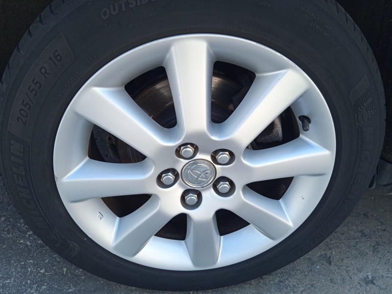 toyota avensis sedán (_t25_) del año 2003