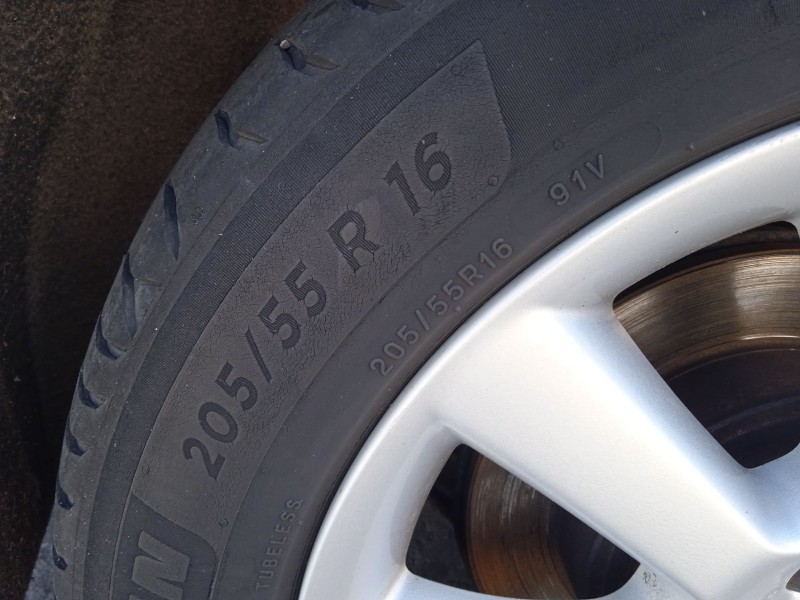 toyota avensis sedán (_t25_) del año 2003