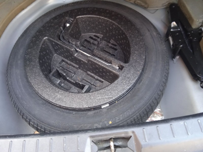 toyota avensis sedán (_t25_) del año 2003