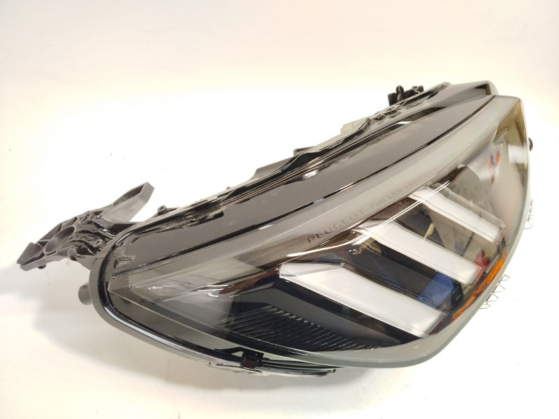 Recambio de faro derecho para peugeot 208 (p2) 1.5 blue-hdi fap referencia OEM IAM 1682772380  