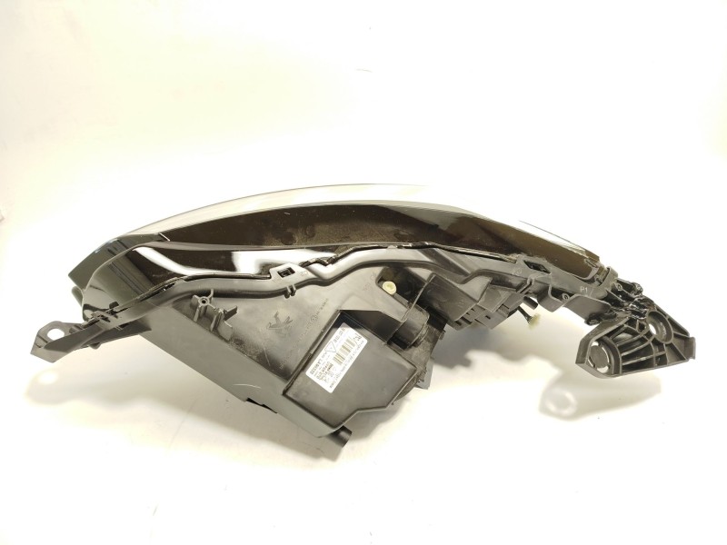 Recambio de faro derecho para peugeot 208 (p2) 1.5 blue-hdi fap referencia OEM IAM 1682772380  