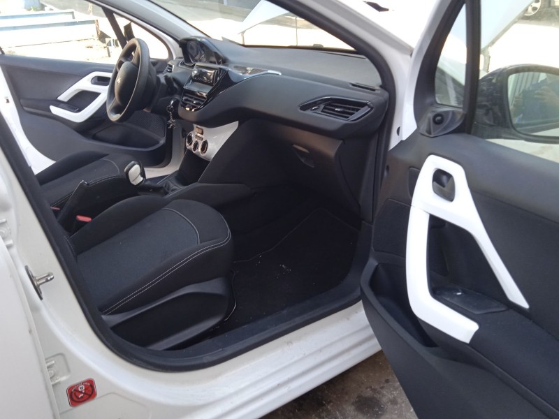 peugeot 208 i (ca_, cc_) del año 2015