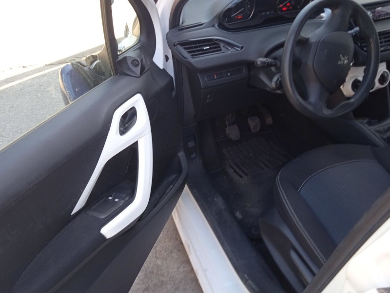 peugeot 208 i (ca_, cc_) del año 2015