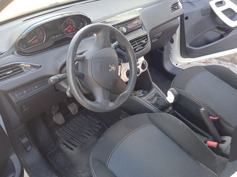 peugeot 208 i (ca_, cc_) del año 2015