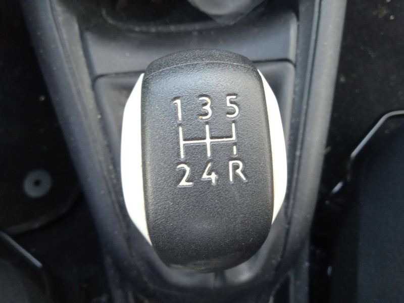 peugeot 208 i (ca_, cc_) del año 2015