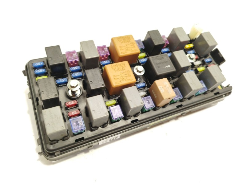 Recambio de caja reles / fusibles para chevrolet captiva (c100, c140) 2.0 d 4wd referencia OEM IAM 95037413  