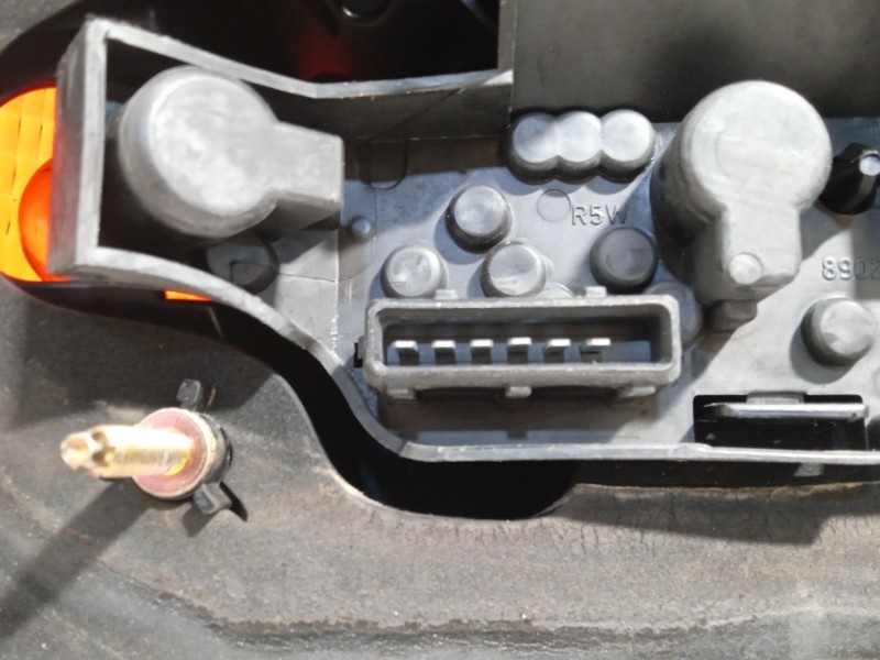 Recambio de piloto trasero derecho para toyota avensis sedán (_t25_) 2.0 (azt250_) referencia OEM IAM 8155105140  