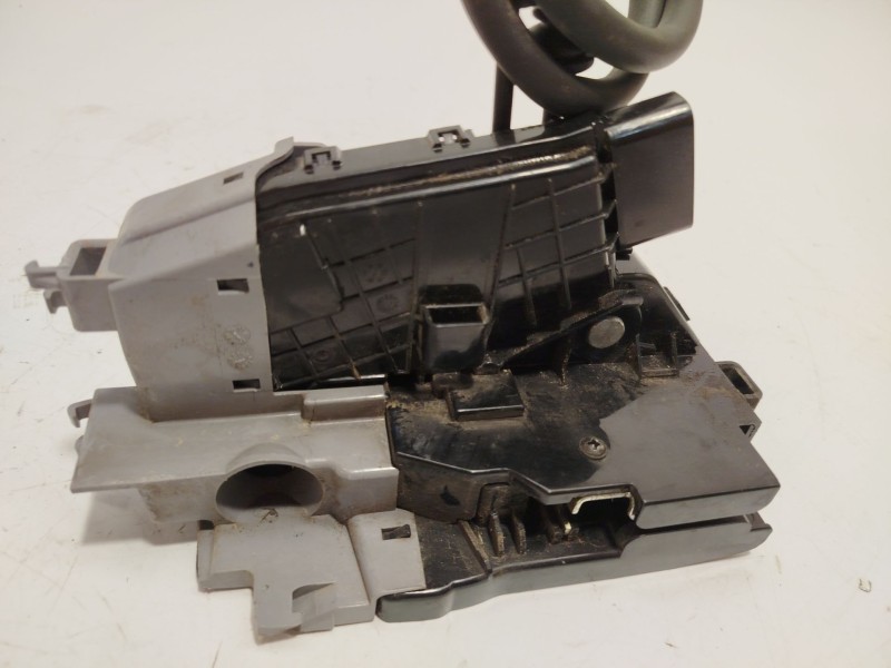 Recambio de cerradura puerta delantera derecha para hyundai tucson (tl, tle) 1.6 gdi referencia OEM IAM 81320D3000  