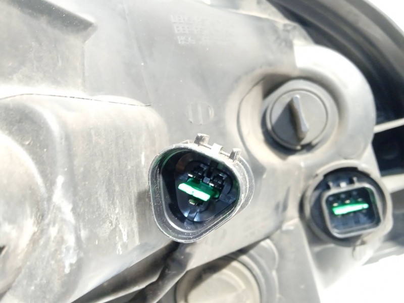 Recambio de faro izquierdo para hyundai tucson (jm) 2.0 crdi referencia OEM IAM 921032E020  
