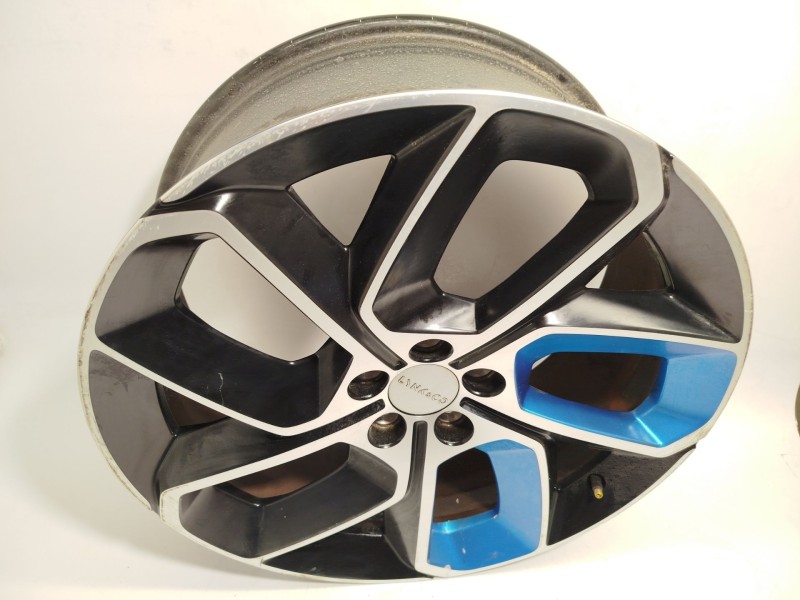 Recambio de llanta para lynk & co 01 phev referencia OEM IAM 8890173164 8889684976 8889658786