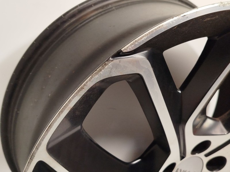 Recambio de llanta para lynk & co 01 phev referencia OEM IAM 8890173164 8889684976 8889658786