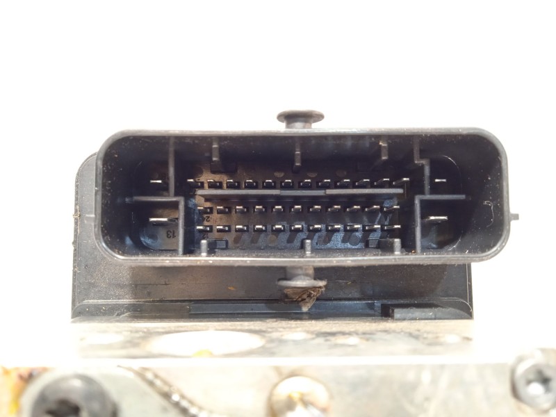 Recambio de abs para kia stonic (ybcuv) drive referencia OEM IAM 58920H8260 BE6003V109 BH6013V105