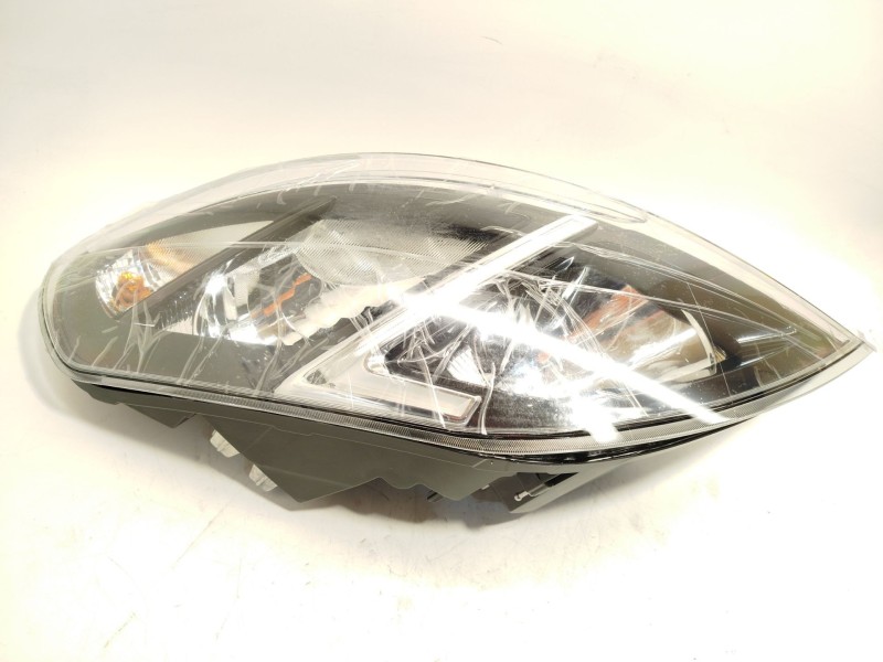 Recambio de faro derecho para opel movano b kasten/combi 2.3 cdti referencia OEM IAM 95529360 260107241R 