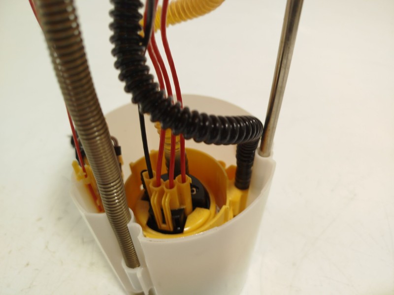 Recambio de bomba combustible para nissan qashqai ii (j11, j11_) 1.5 dci referencia OEM IAM 17040HV80A  