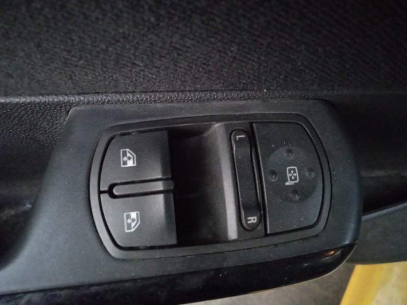 opel corsa d (s07) del año 2013