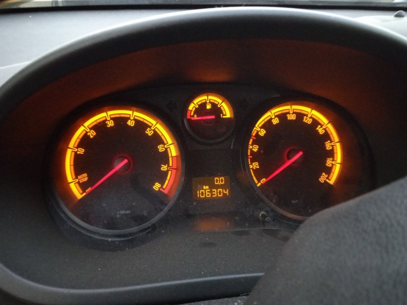 opel corsa d (s07) del año 2013