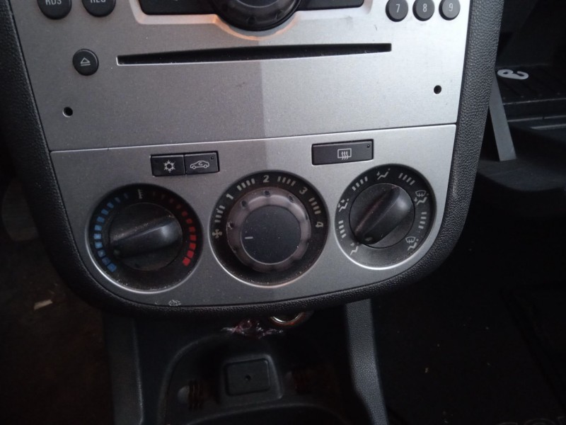 opel corsa d (s07) del año 2013