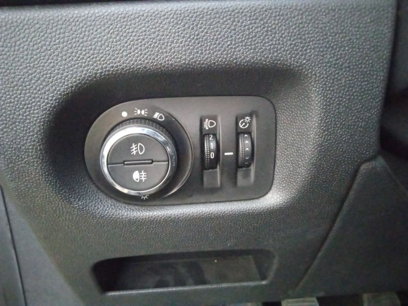 opel corsa d (s07) del año 2013