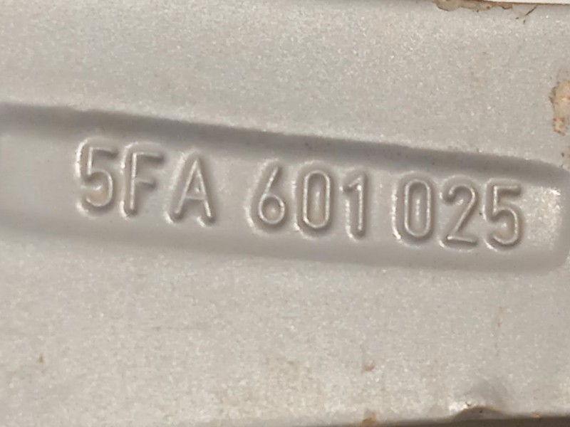 Recambio de llanta para seat leon (kl1, klg) 2.0 tdi referencia OEM IAM 5FA601025 5FA6010258Z8 