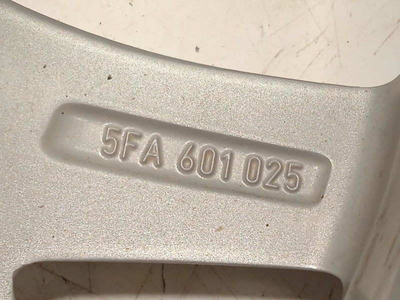 Recambio de llanta para seat leon (kl1, klg) 2.0 tdi referencia OEM IAM 5FA601025 5FA6010258Z8 